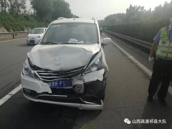 平遥高速路上,三车连环相撞,责任该如何划分?