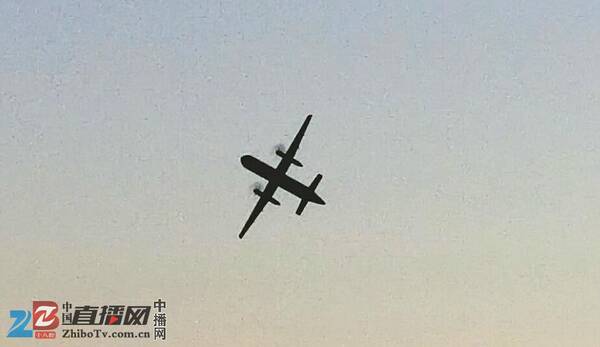 地勤偷开飞机上天美军出动战机拦截 被盗飞机