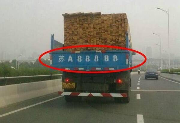 后来还有一位老板专门上门,想要用22万的价钱,连那辆大货车和车牌一
