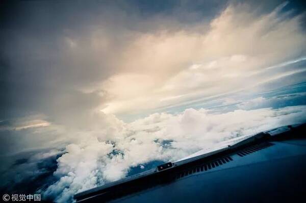 邮轮出发时突遇台风,上不上船?