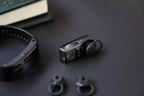 华为手环B5运动版评测:手环耳机二合一,商务精