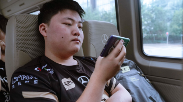 遭IG零封,RNG主场落败,网友:这次Rookie可以去