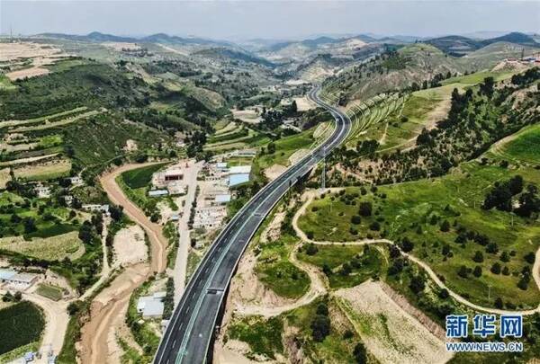 吴起到定边高速公路即将开通,一组航拍图太漂