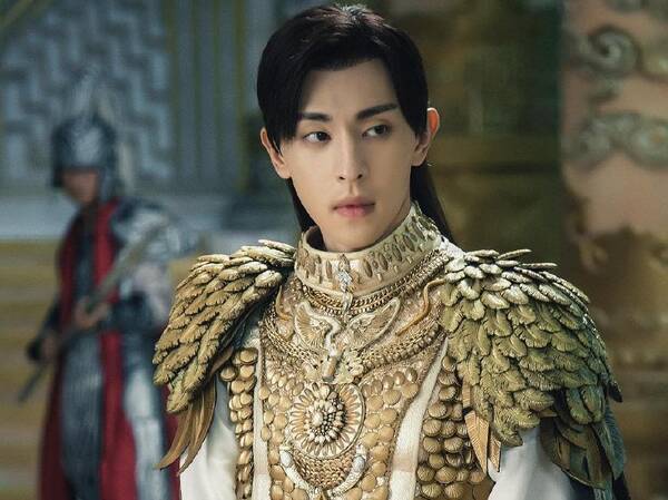 邓伦外表很帅气,但他的手却破坏了好形象?杨紫