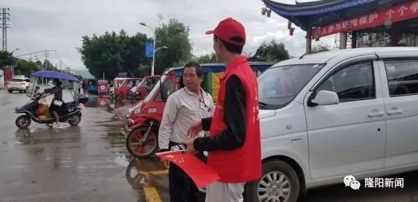 板桥:积极开展文明交通劝导志愿服务活动