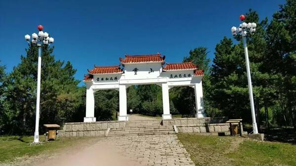 山顶是东北人民v山顶纪念碑,碑文翻身碾子山攻略记载记,是齐齐哈尔市级太白一日游人民图片