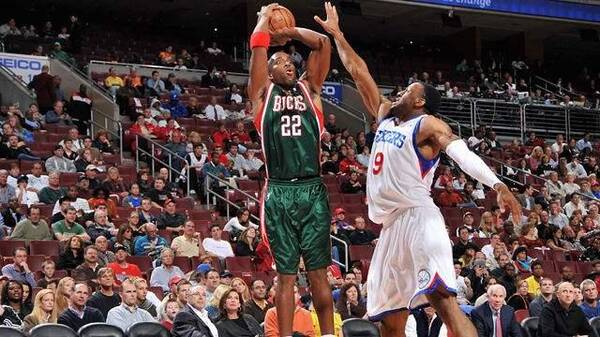 美媒晒5大奇葩数据:哈登命中2球砍27分,罗德曼