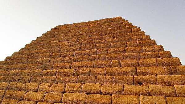 努比亚金字塔,古埃及繁荣的证明,传说仍有木乃