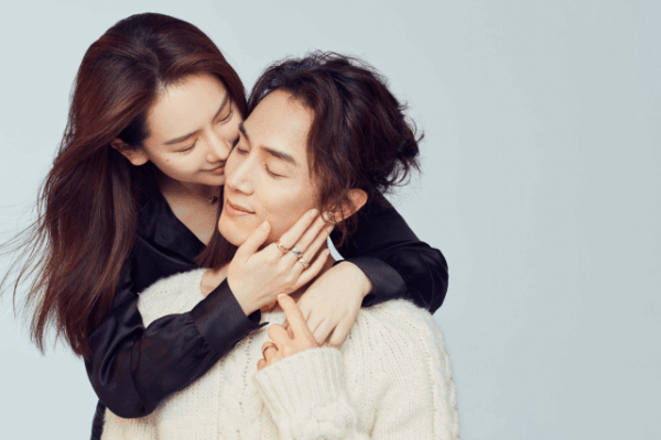 而且据说有款潮流单品风靡了大半个娱乐圈,更是刘雯,陈伟霆,易烊千玺