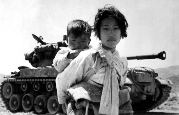 美国版的朝鲜战争纪录片和日本高中历史课上的
