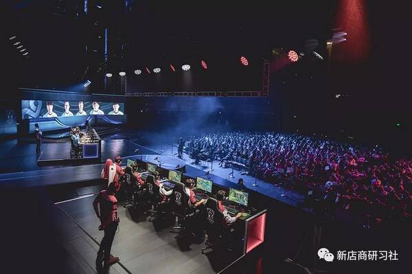 周杰伦又开新店,把豪华网吧升级成影院!