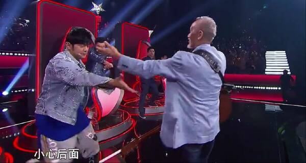 最牛的学员!上了一趟好声音,一下子打破了节目