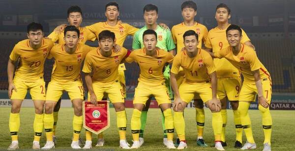 队长狂秀恩爱,亚运赛场两连胜后表白大长腿女友