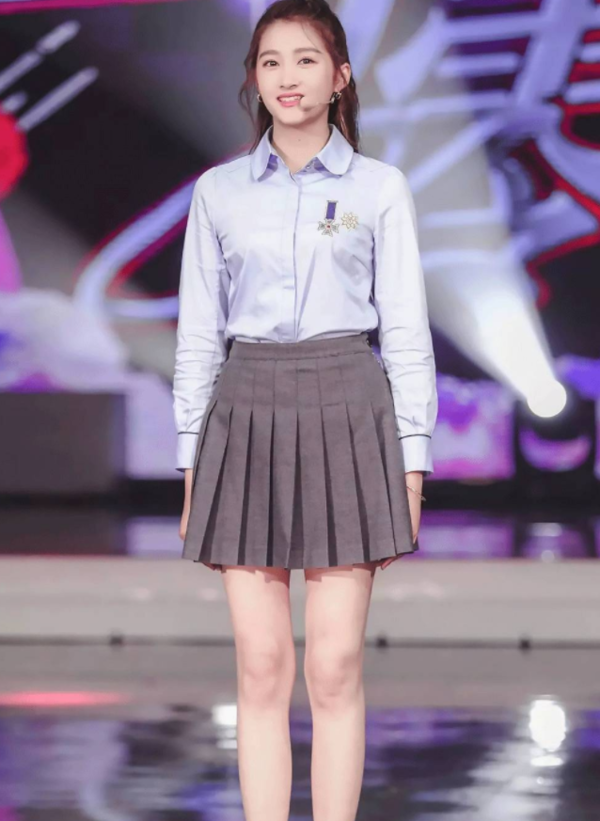 关晓彤晒照镜子里的图却未P,鹿晗看了都要捂眼