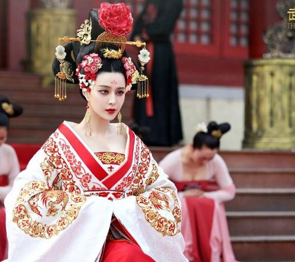 这十部剧都是妥妥的现象级电视剧,其中六部是