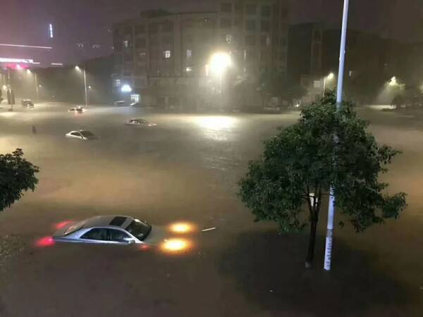 16号台风妖变:阳江预警升级!高铁停运!暴雨造