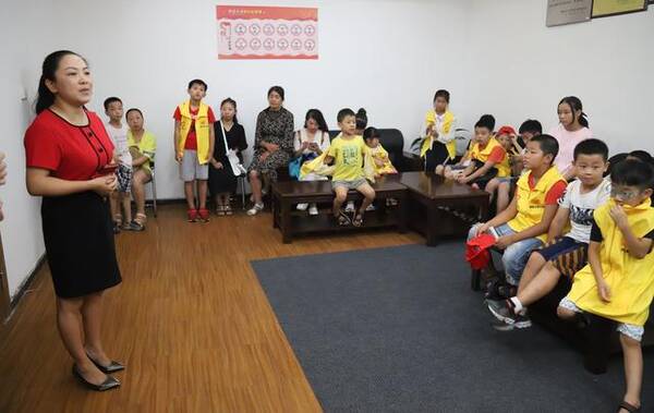 湖北襄阳志愿者在市博物馆举办小小讲解员公