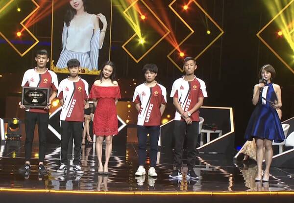 刺激战场:美女带队比赛,虎牙天命圈女神派对A