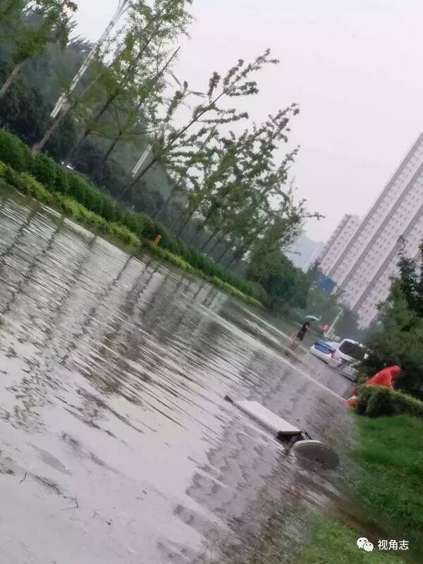 暴雨中的济宁,有几分尴尬与无奈