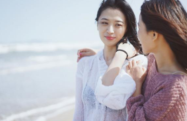 迟到离职5分钟被扣200块,老泳衣鼓动姑娘上班员工的胖微女生图片