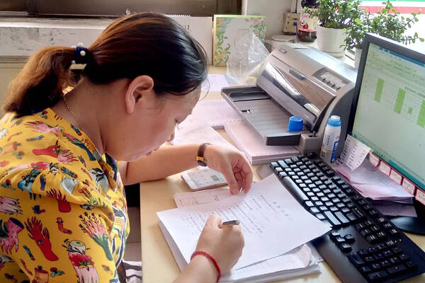 猇检动态】猇亭区院进企业开展党风廉政建设宣