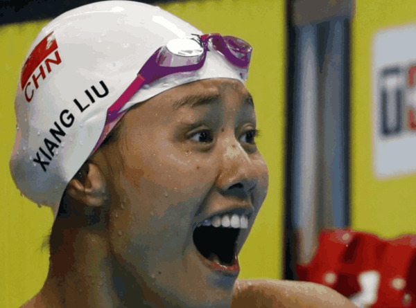 打破世界记录!女神刘湘50仰泳夺金,第一个游进
