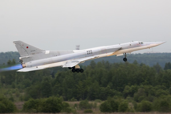 F14战机空战性能远强于F18,为什么被退役了?