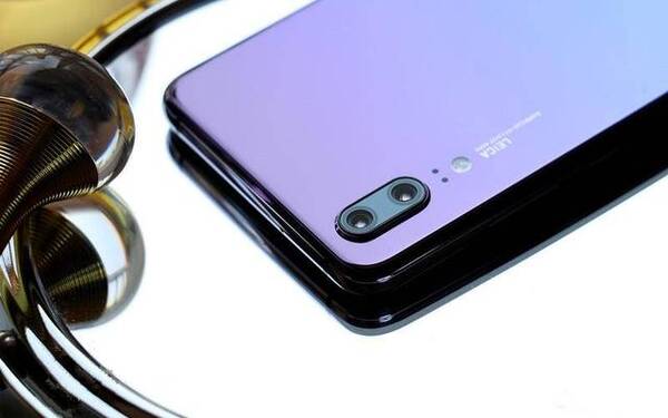 提升魅力值的秘密武器 华为P20极光色让你信