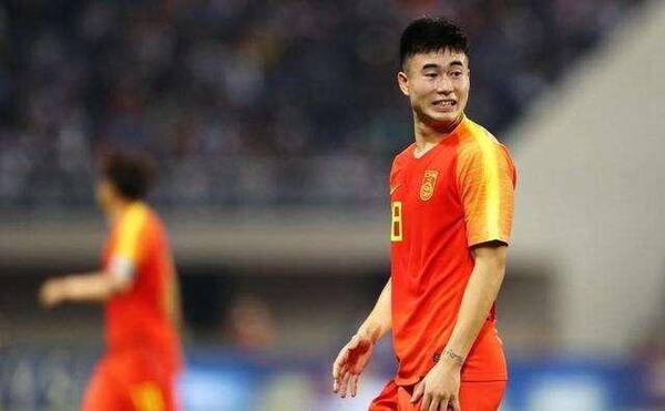 中国女足姑娘现1世界级停球破门:男足国脚们看