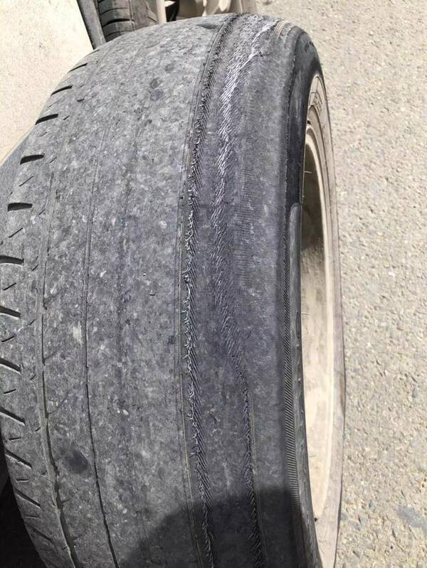 Beat神州租车:薄如纸片轮胎居然租给用户走川