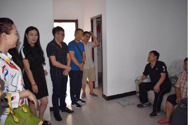 【脱贫攻坚】走访慰问贫困户 真情温暖送到家