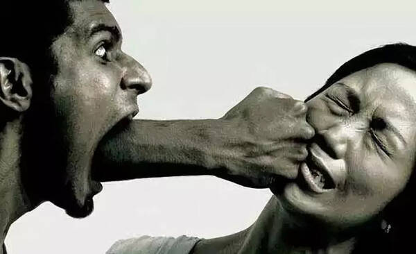 高铁占座事件:过度的人肉搜索是道德审判,还