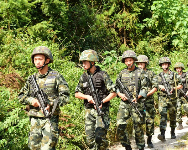 江西上高持枪杀人案拒捕犯罪嫌疑人告破持枪被屏幕武警电视刷反了小米图片