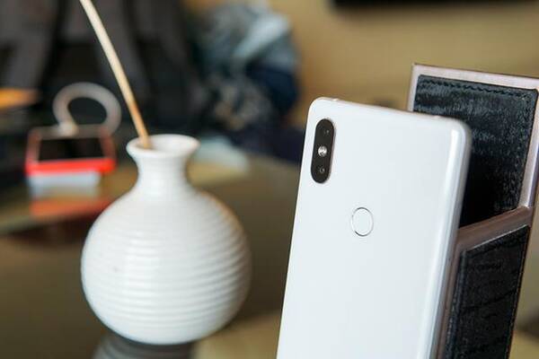 小米MIX2S顶配版如今3599元:同规格旗舰它最