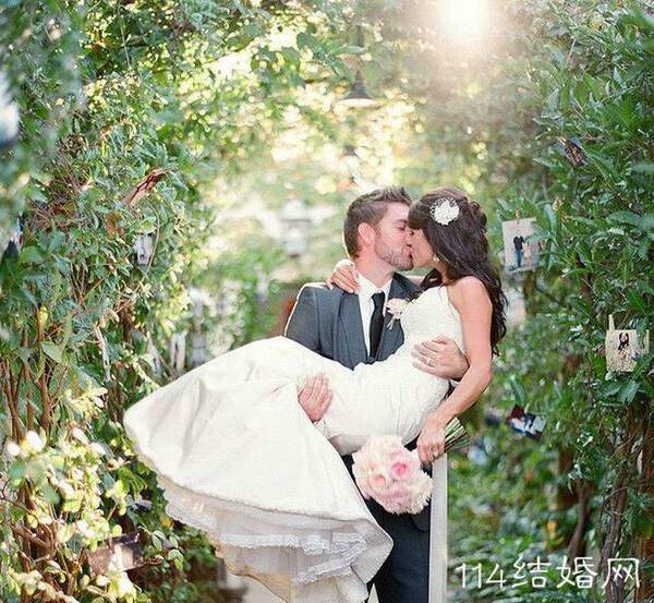 婚礼上的重头戏:接吻环节,要怎样吻出优雅和大