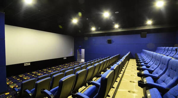 18载,中国电影4X100米接力赛:赵实→张丕民→