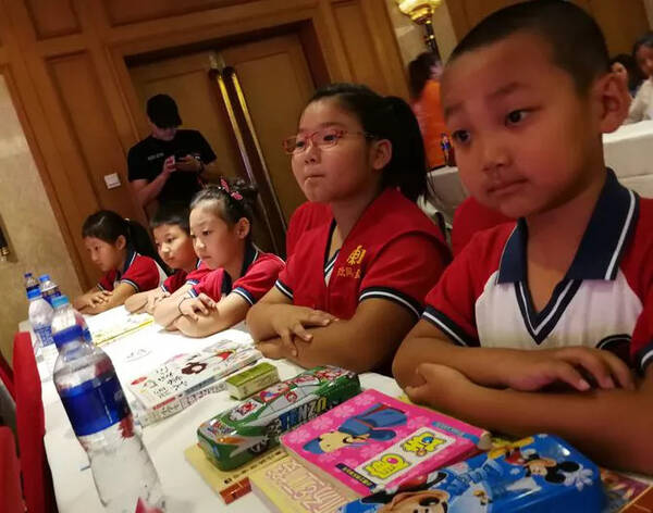 网小记者情系边疆 爱心同行--哈尔滨德强小学2