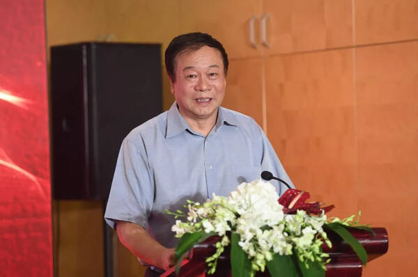 18载,中国电影4X100米接力赛:赵实→张丕民→