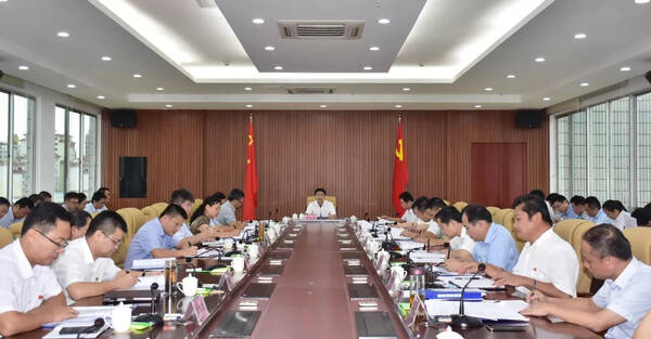 主持召开市委常委会会议时强调: 聚焦高质量发