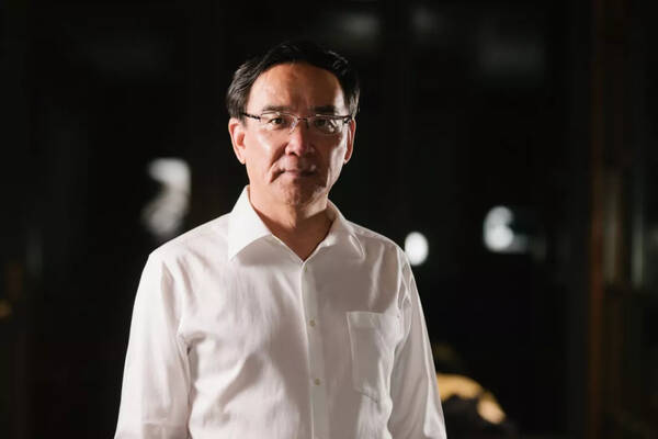 18载,中国电影4X100米接力赛:赵实→张丕民→