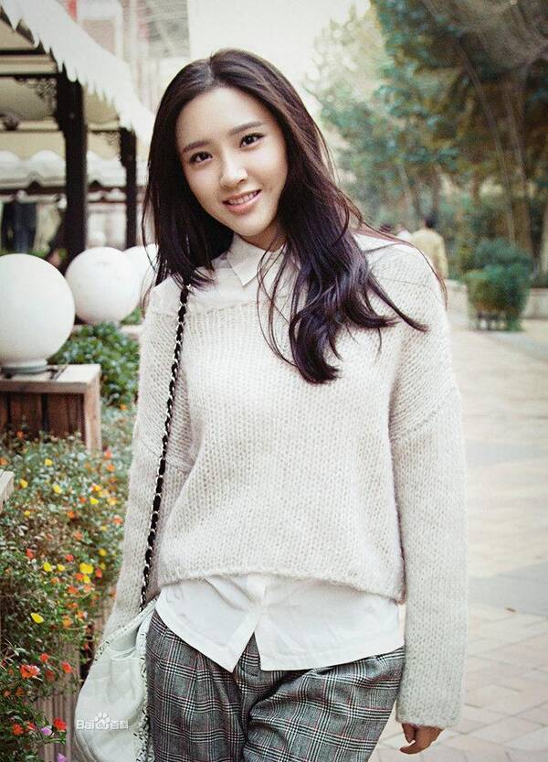 娱乐圈中漂亮又乖巧的女星:郑爽赵丽颖徐璐上