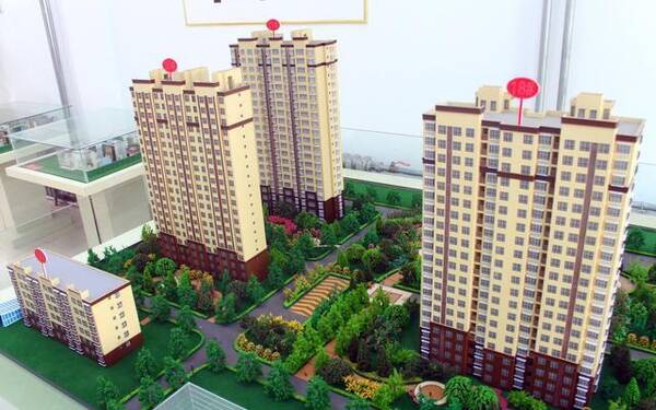 刚需族懵圈:每月工资才3500,房价却涨到1万元