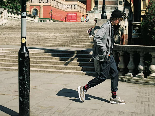 他有一支VR足球队!也是藤原浩的好朋友,今年他