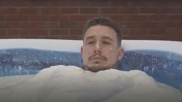 超乎想象!国外小伙在非牛顿流体中泡澡24小时