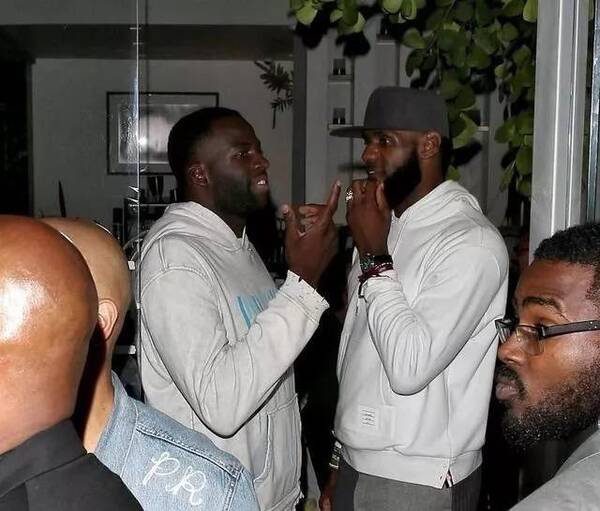 格林:詹姆斯是世界上最好的篮球运动员,他俩到