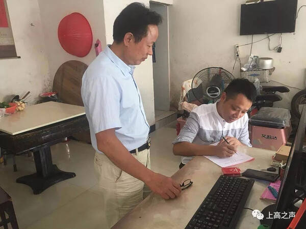 今日上高 | 墨山乡实施爱心超市激发贫困群众