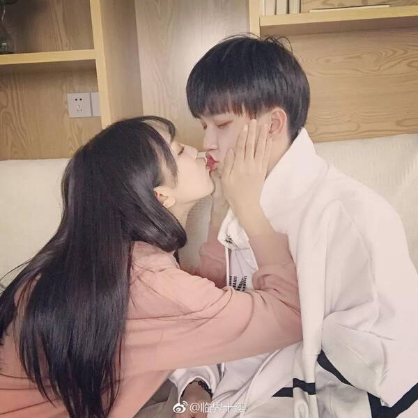 真白富美网红临界十缨,男友罗西却卖三无,竟然