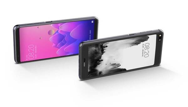 海信双屏手机A6在IFA大放异彩 水墨屏设计太吸