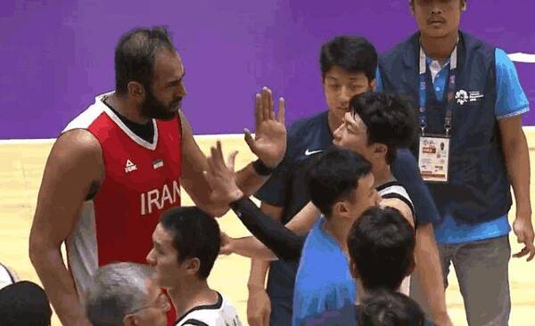 输球又输人!伊朗大胜韩国晋级决赛,赛后两队发