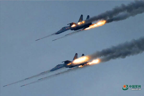 军情锐评 | 亚太密集军演 中美在向对方传递什么